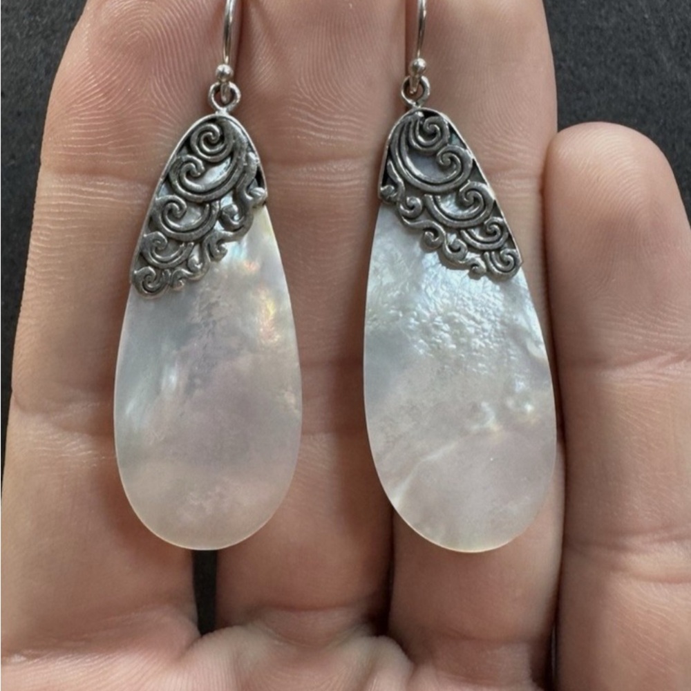 Elegant Silver and pearl White Teardrop Earrings